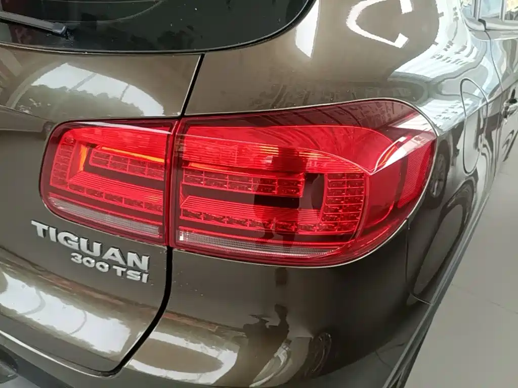 Volkswagen Tiguan — фото 8