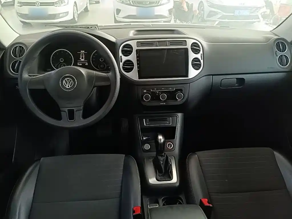 Volkswagen Tiguan — фото 10