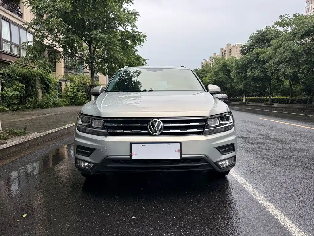 Volkswagen Tiguan L — фото 2