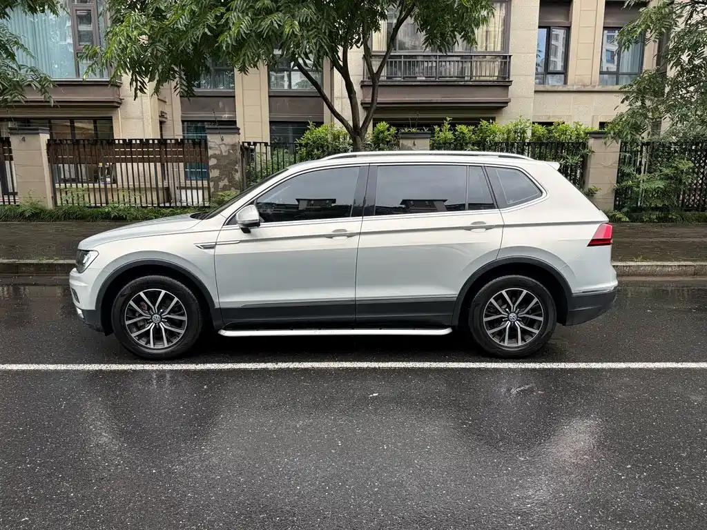 Volkswagen Tiguan L — фото 11