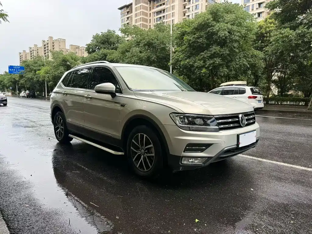 Volkswagen Tiguan L — фото 3