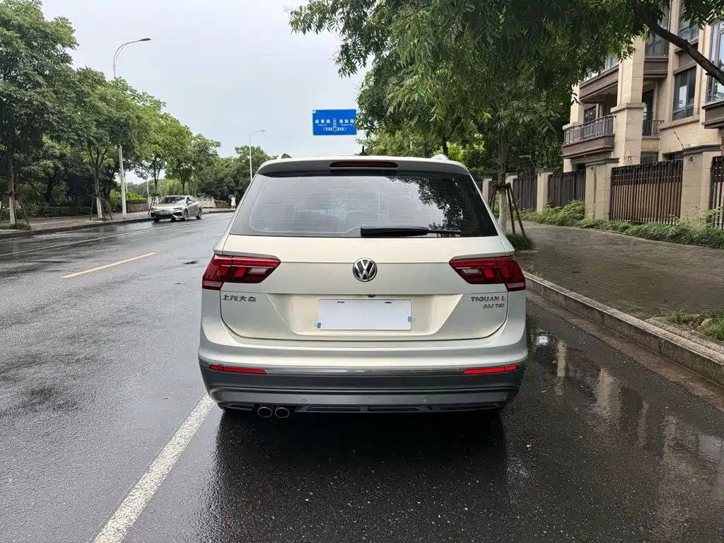 Volkswagen Tiguan L — фото 8