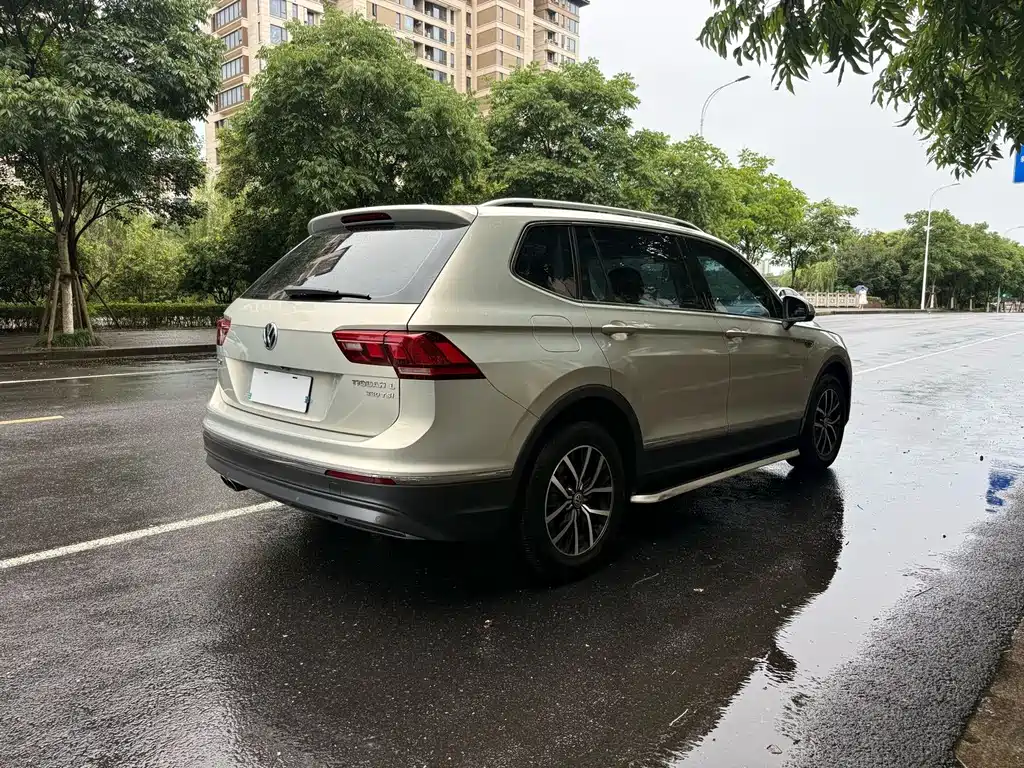 Volkswagen Tiguan L — фото 9