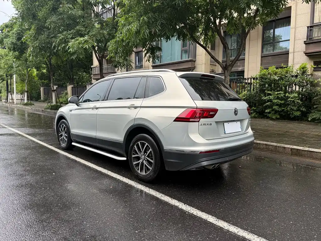 Volkswagen Tiguan L — фото 10