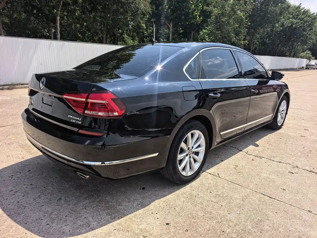 Volkswagen Passat — фото 4