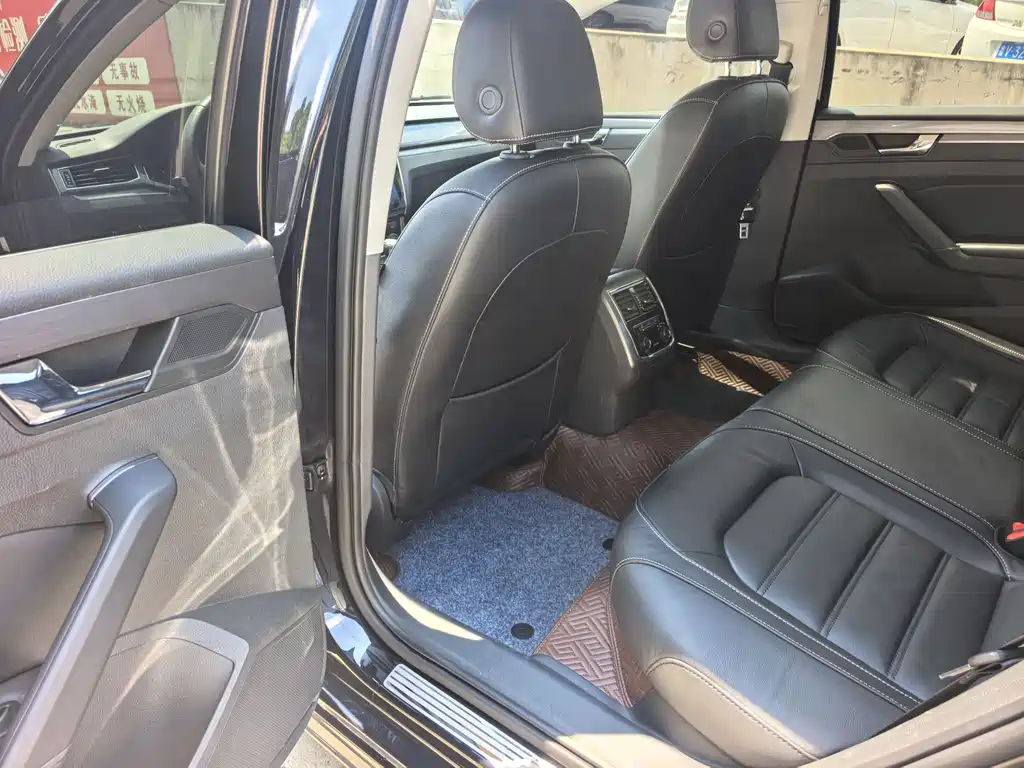 Volkswagen Passat — фото 9