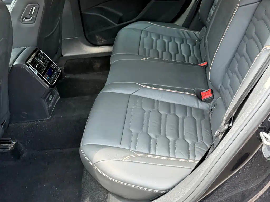 Volkswagen Passat — фото 5