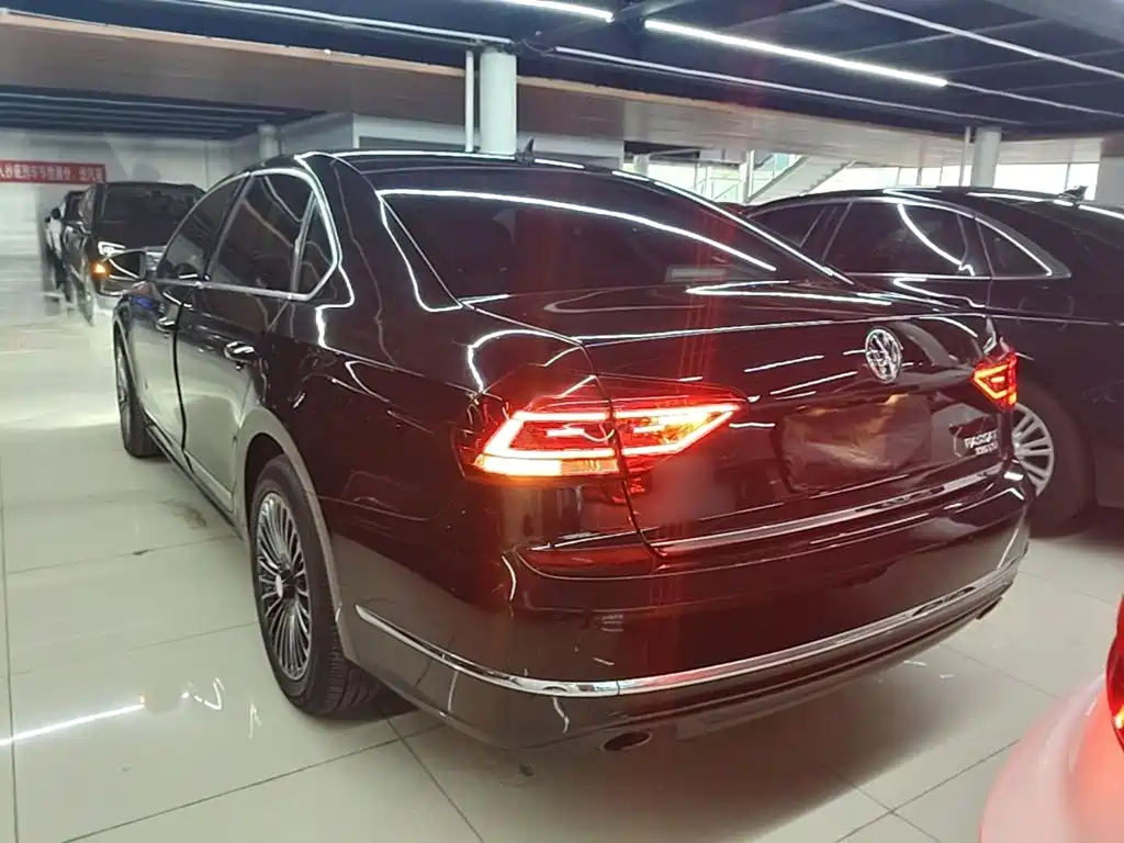 Volkswagen Passat — фото 5