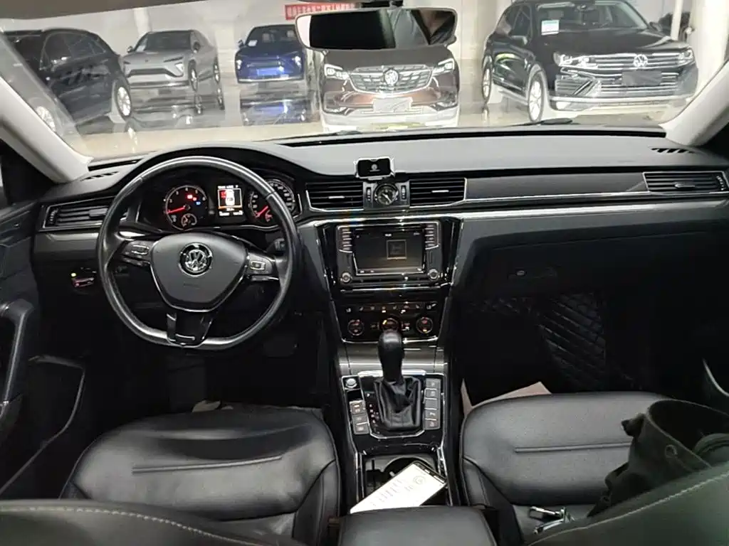 Volkswagen Passat — фото 10