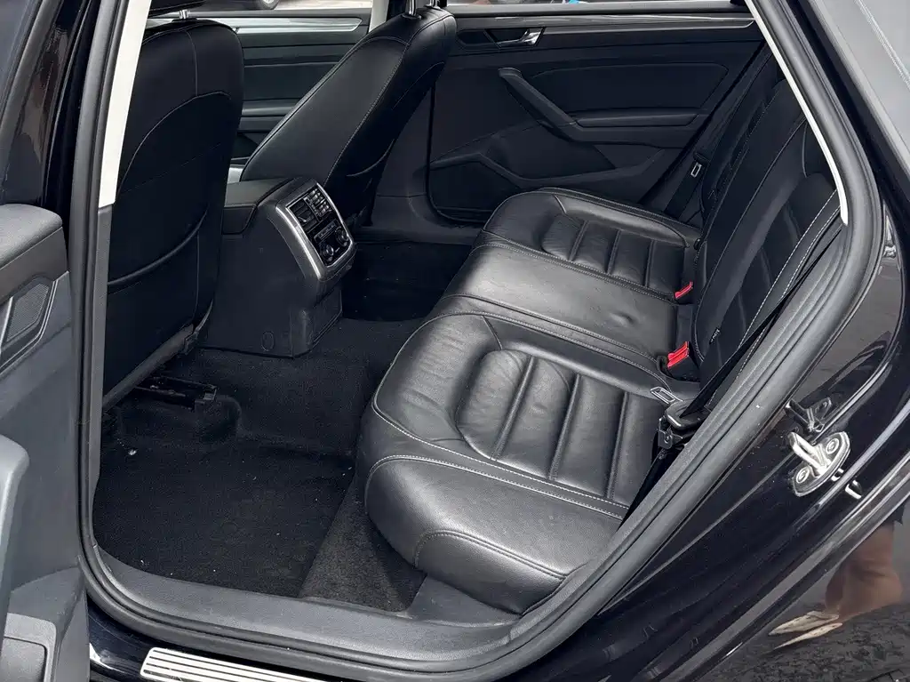 Volkswagen Passat — фото 9