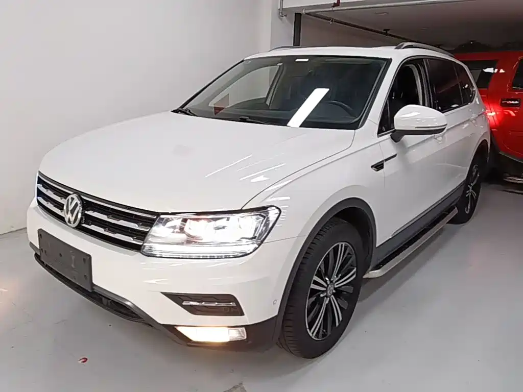 Volkswagen Tiguan L — фото 2