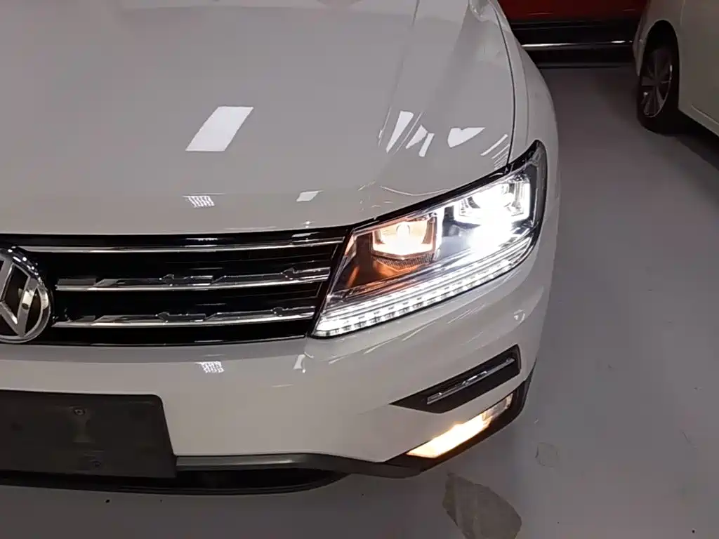 Volkswagen Tiguan L — фото 24