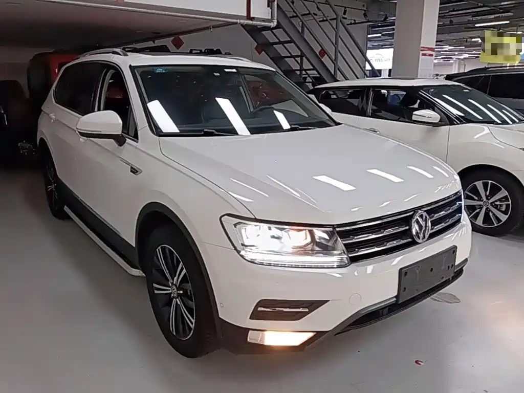 Volkswagen Tiguan L — фото 4