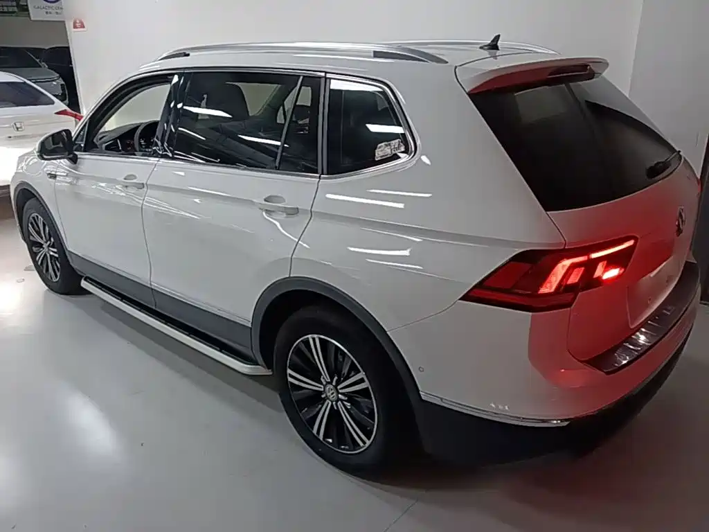 Volkswagen Tiguan L — фото 5