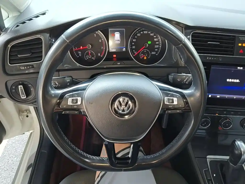 Volkswagen Golf (Import) — фото 11