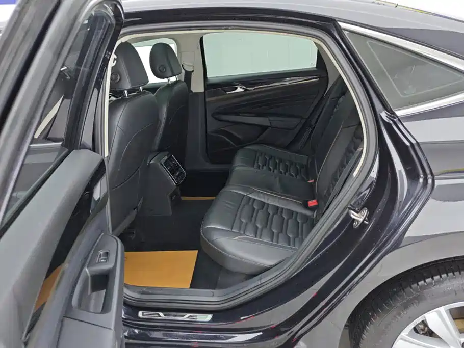 Volkswagen Passat — фото 11