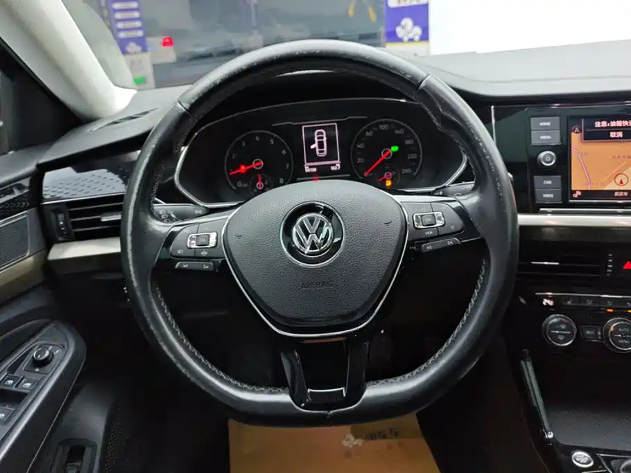 Volkswagen Passat — фото 15