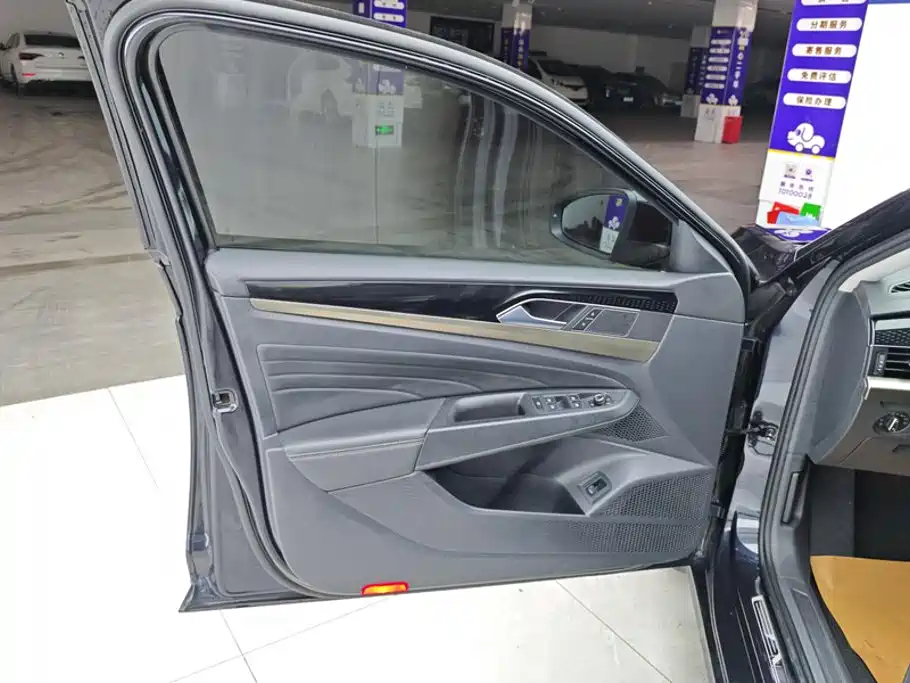 Volkswagen Passat — фото 7