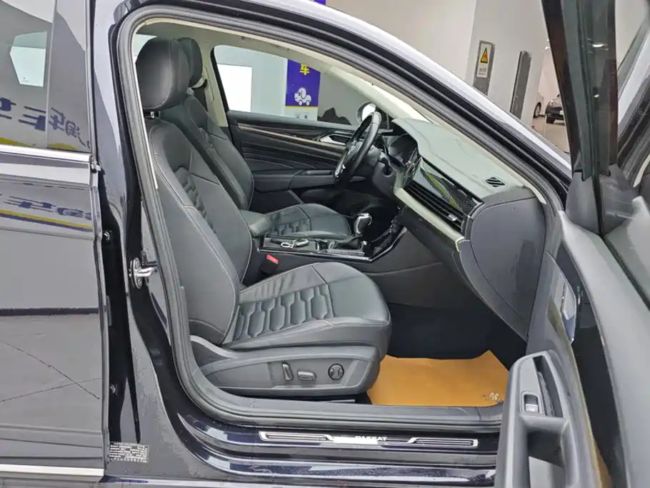Volkswagen Passat — фото 8