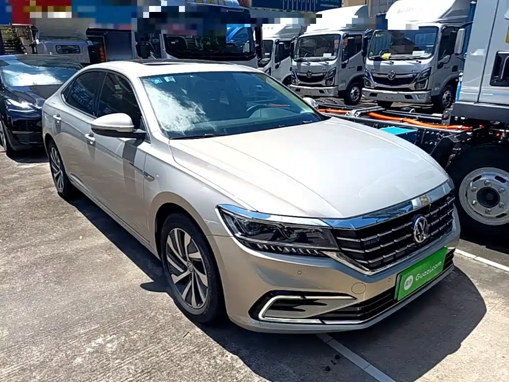 Volkswagen Passat PHEV — фото 22