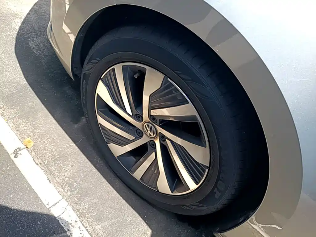 Volkswagen Passat PHEV — фото 25