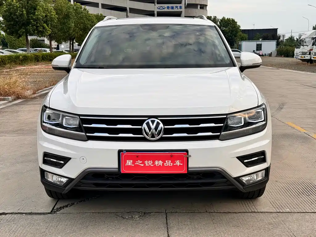 Volkswagen Tiguan L — фото 2