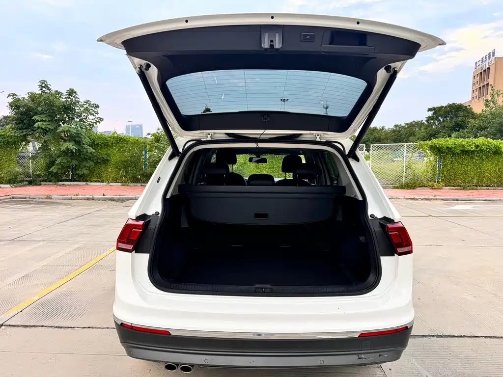 Volkswagen Tiguan L — фото 21