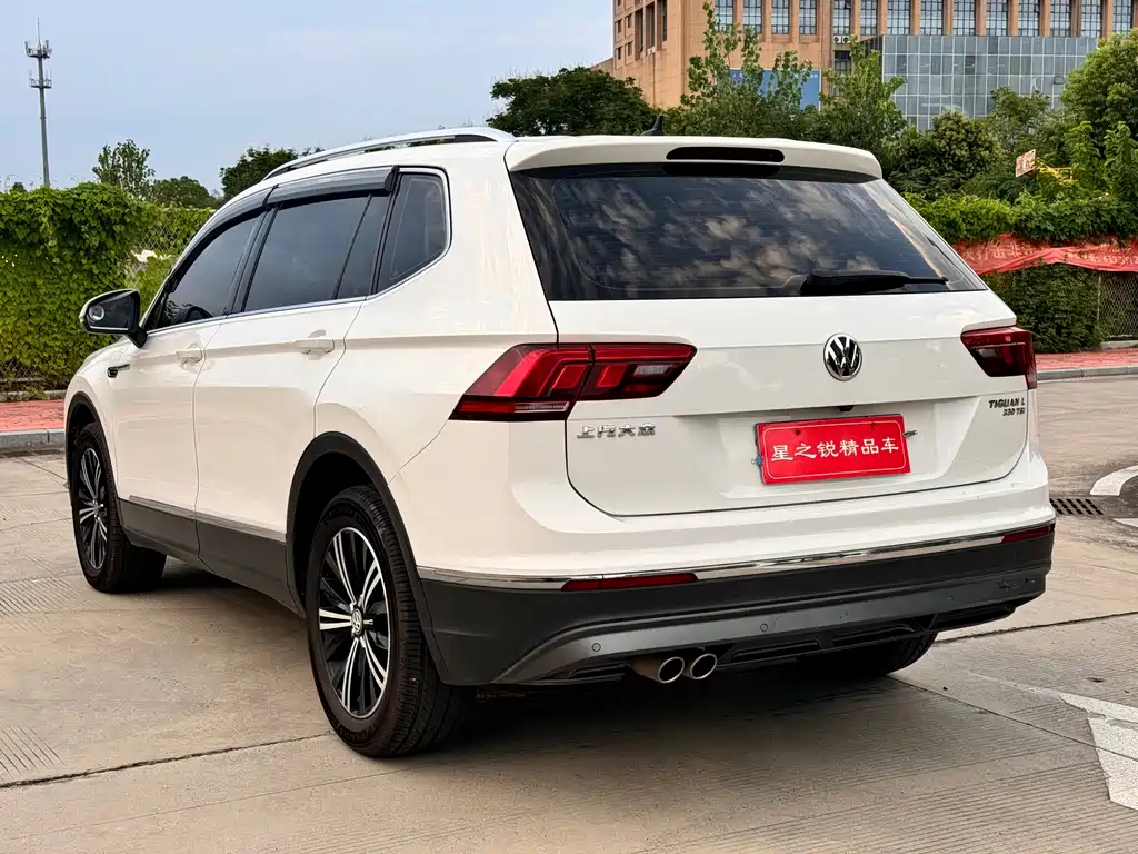 Volkswagen Tiguan L — фото 7