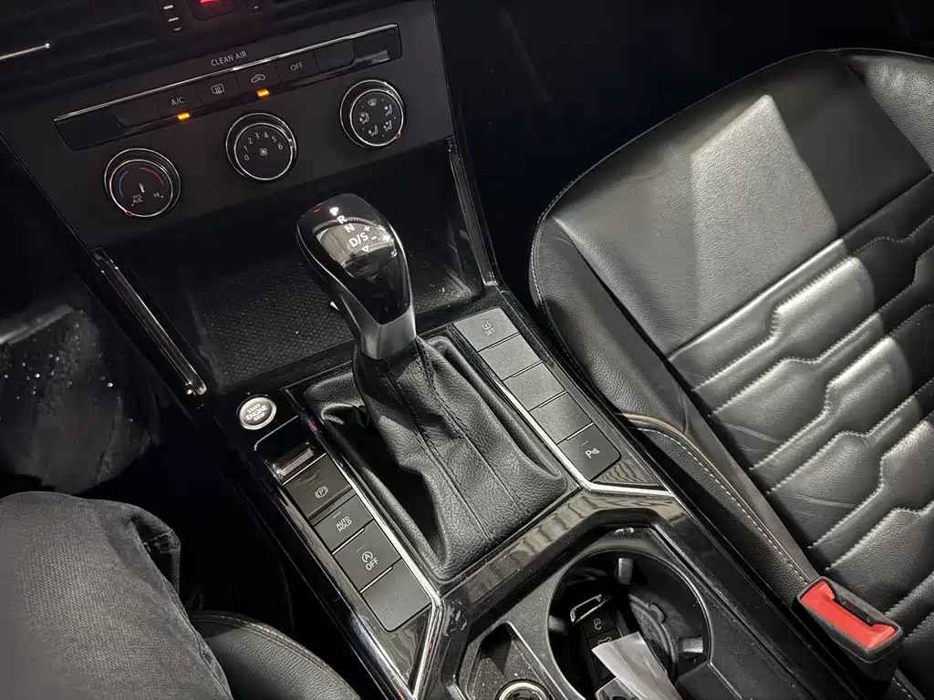 Volkswagen Passat — фото 14