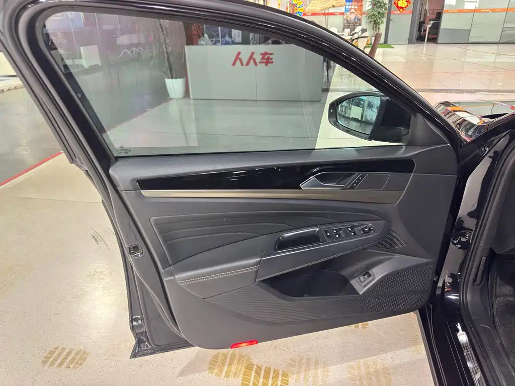Volkswagen Passat — фото 19