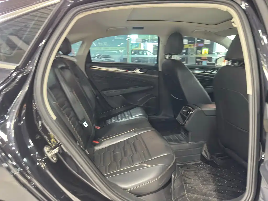 Volkswagen Passat — фото 10