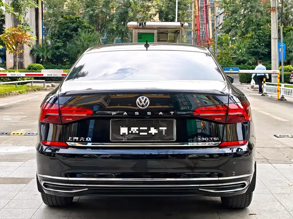 Volkswagen Passat — фото 8