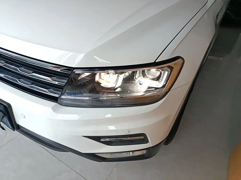 Volkswagen Tiguan L — фото 18