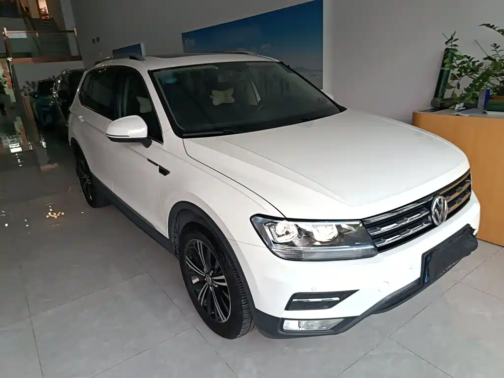 Volkswagen Tiguan L — фото 22