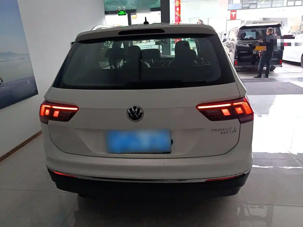 Volkswagen Tiguan L — фото 4