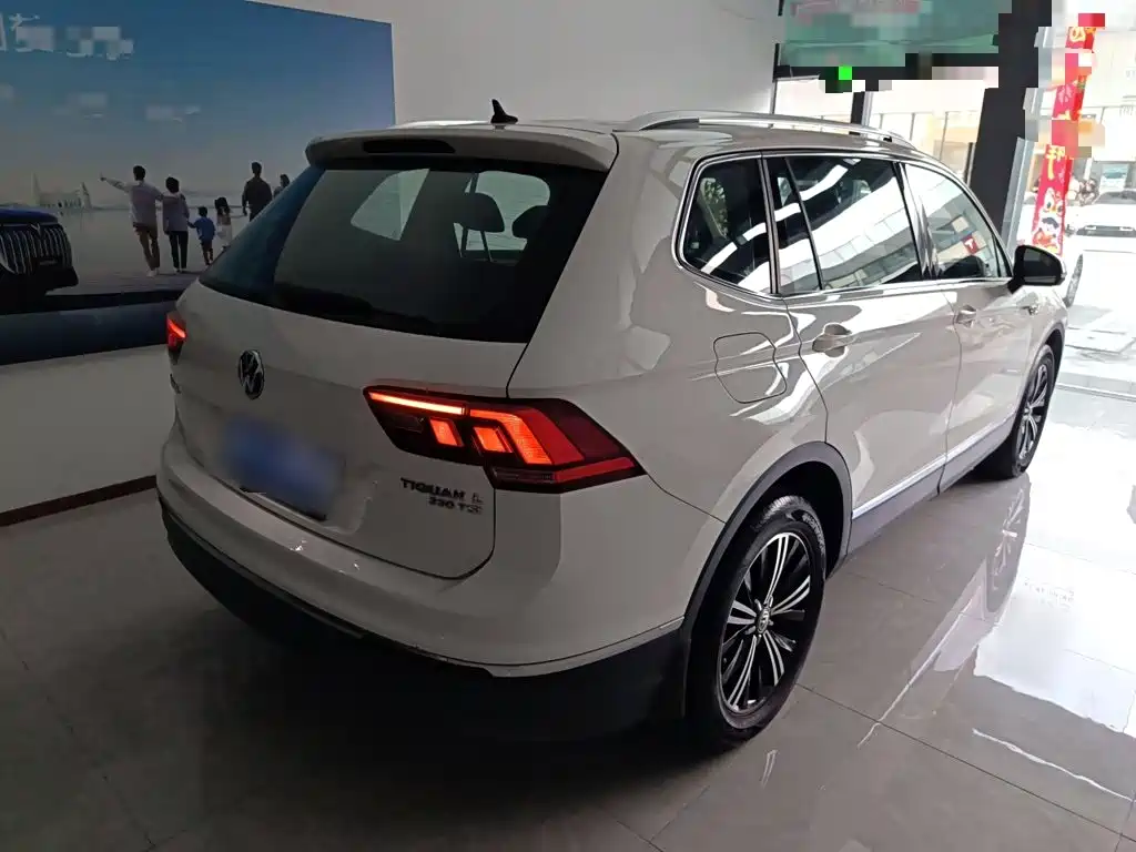 Volkswagen Tiguan L — фото 5