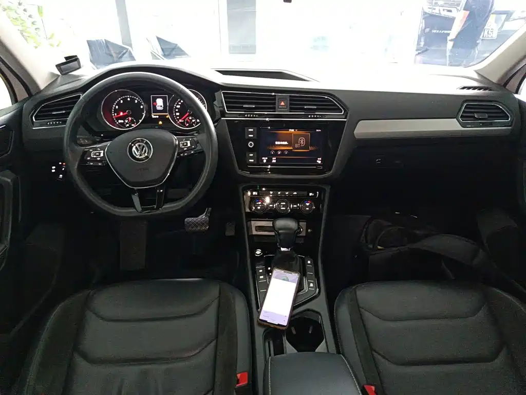 Volkswagen Tiguan L — фото 6