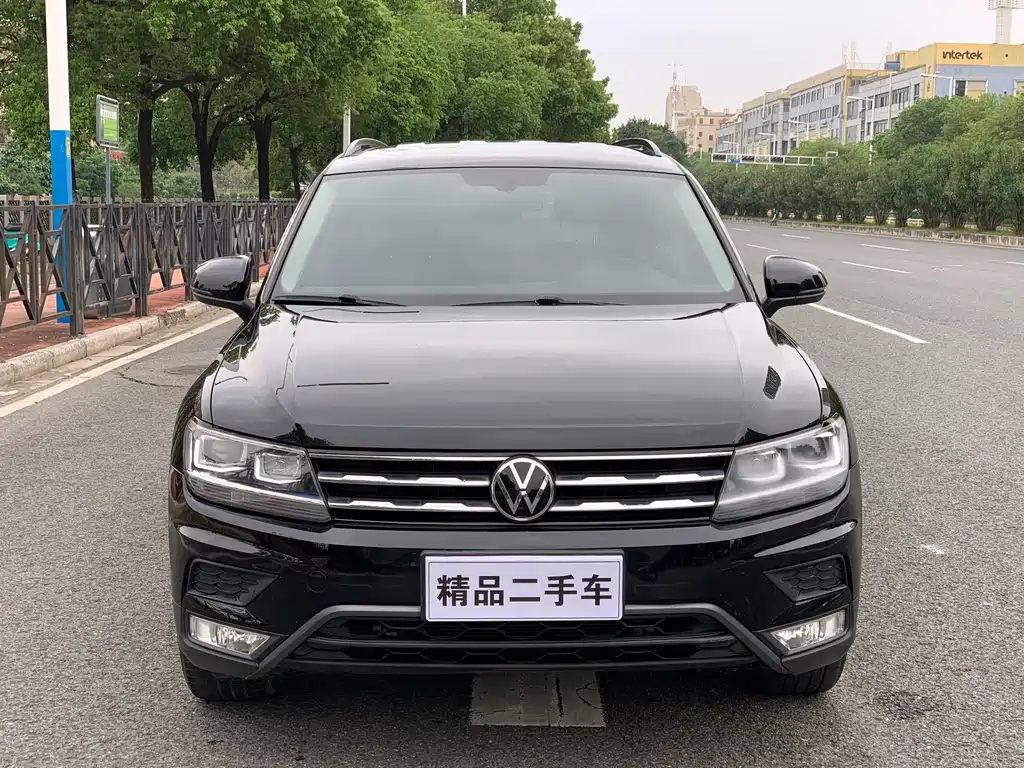 Volkswagen Tiguan L — фото 2