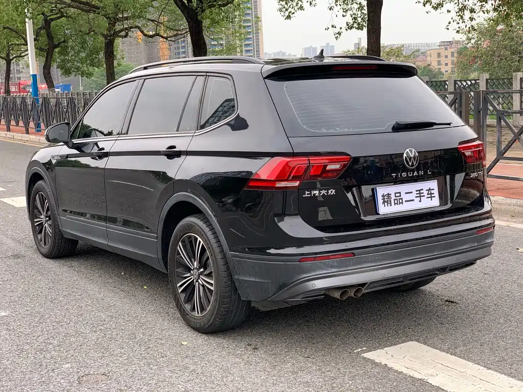 Volkswagen Tiguan L — фото 6