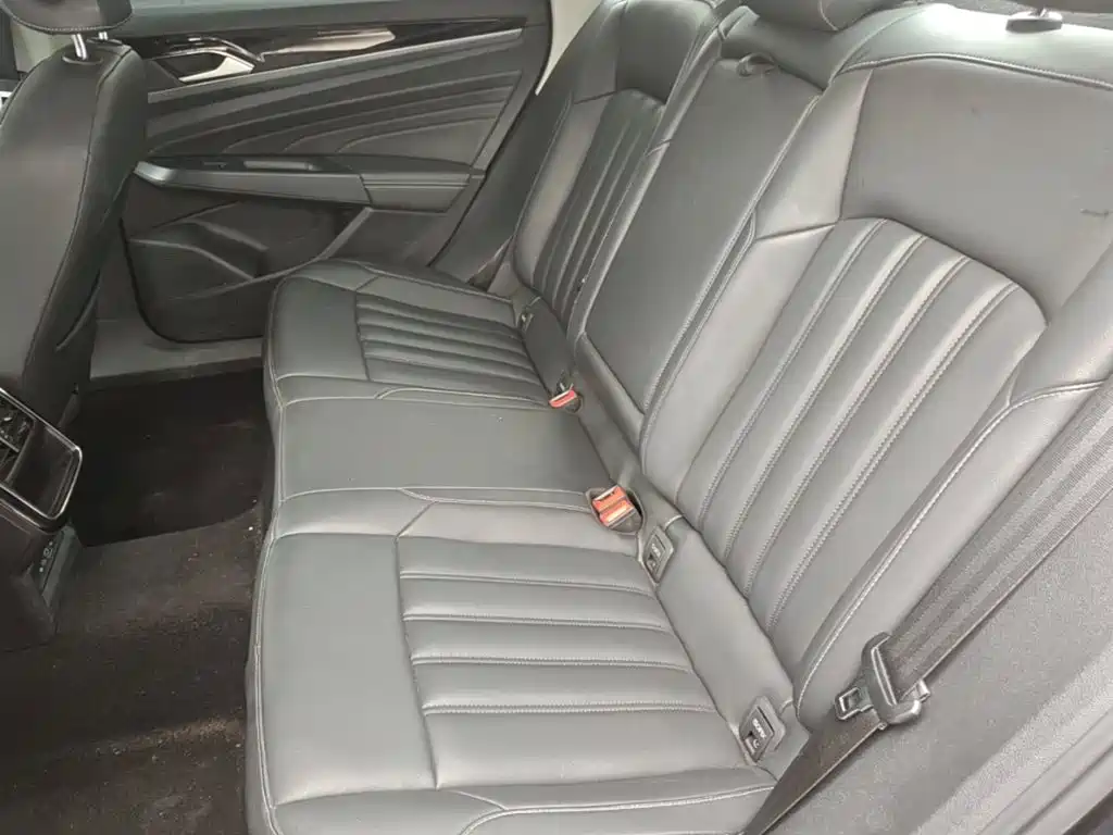 Volkswagen Passat — фото 17