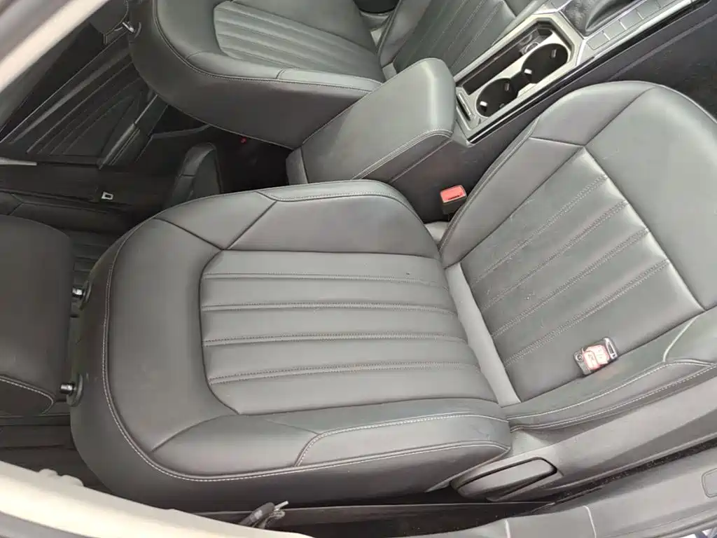 Volkswagen Passat — фото 25