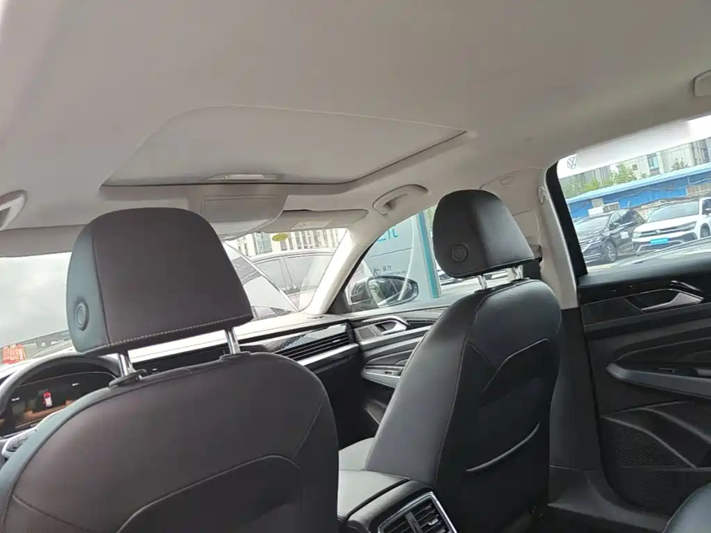 Volkswagen Passat — фото 18
