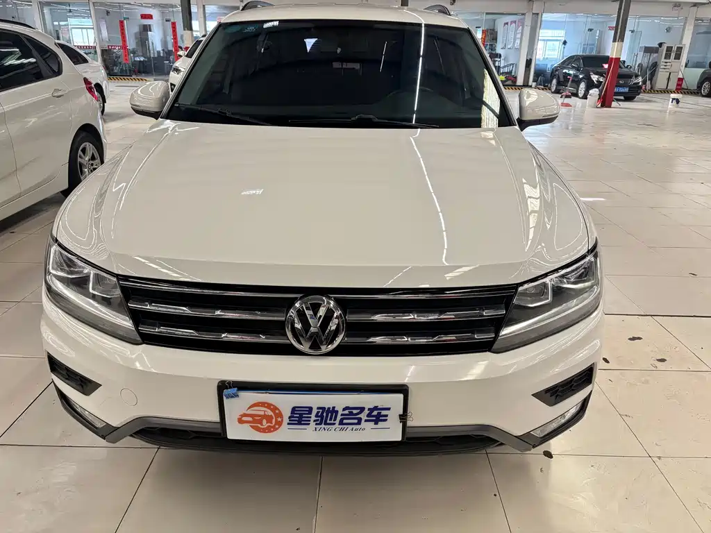 Volkswagen Tiguan L — фото 2