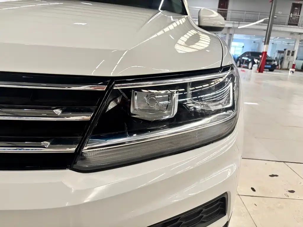 Volkswagen Tiguan L — фото 4