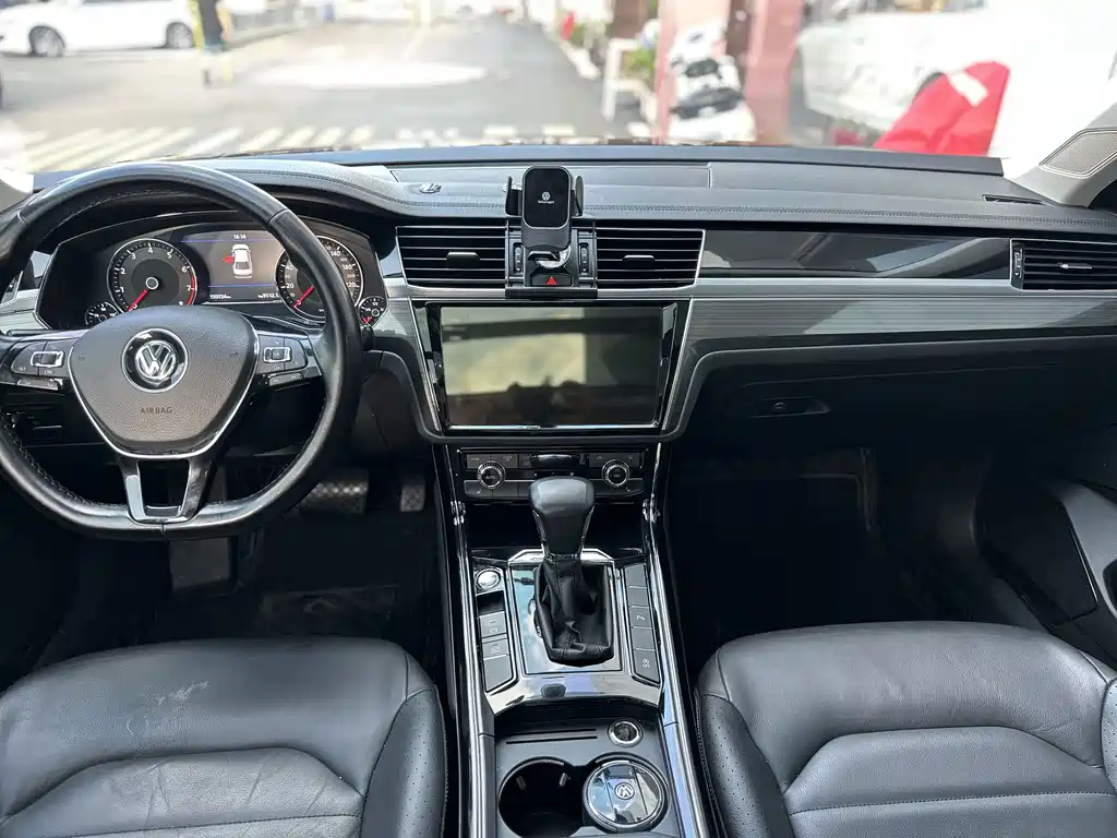 Volkswagen Phideon — фото 6