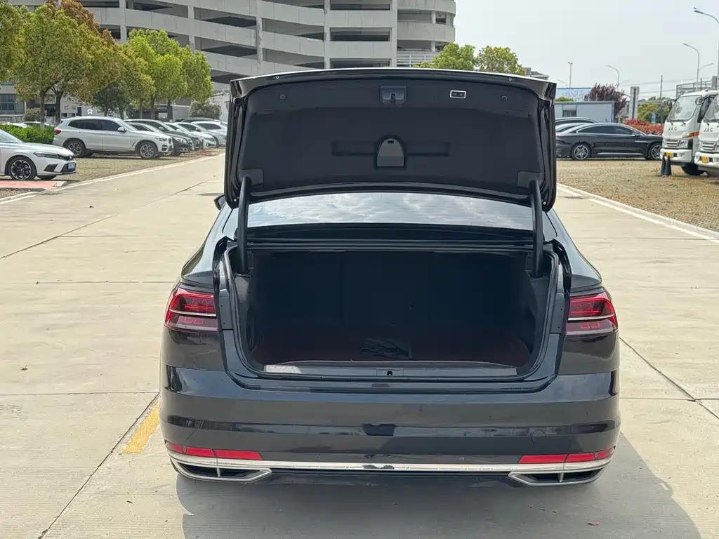 Volkswagen Phideon — фото 11