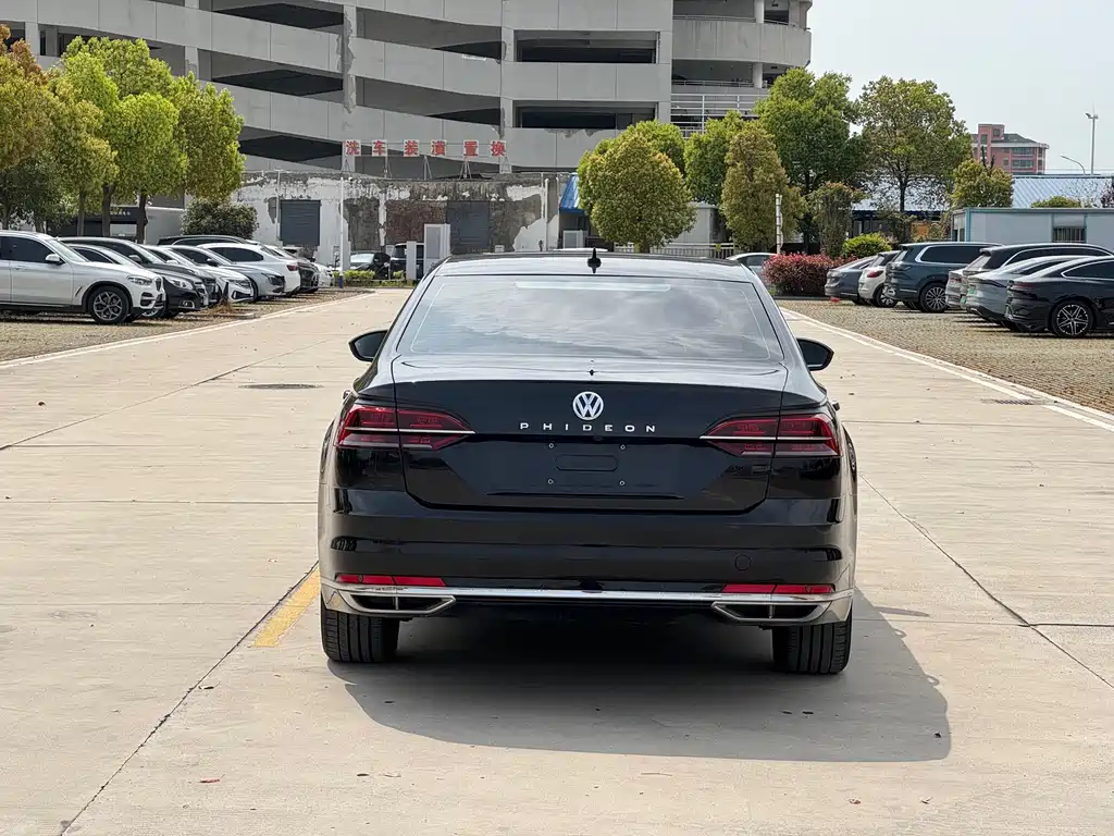 Volkswagen Phideon — фото 6