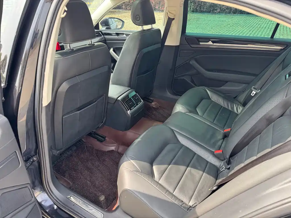 Volkswagen Phideon — фото 10