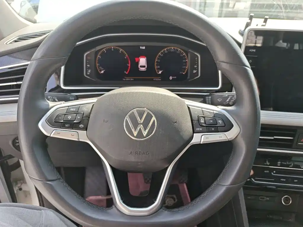 Volkswagen Tiguan L — фото 11
