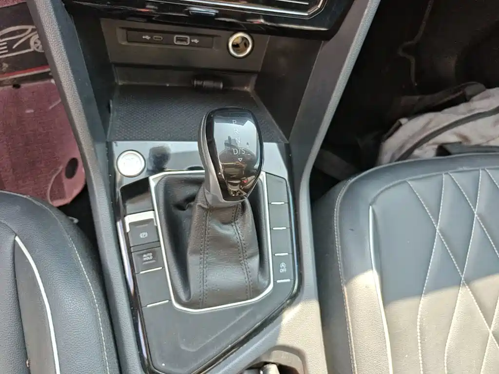 Volkswagen Tiguan L — фото 14